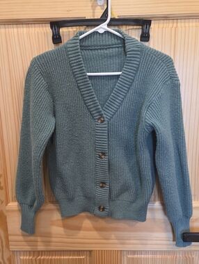 Classic V-Neck Button-Front Cardigan - Sage Green Size Medium